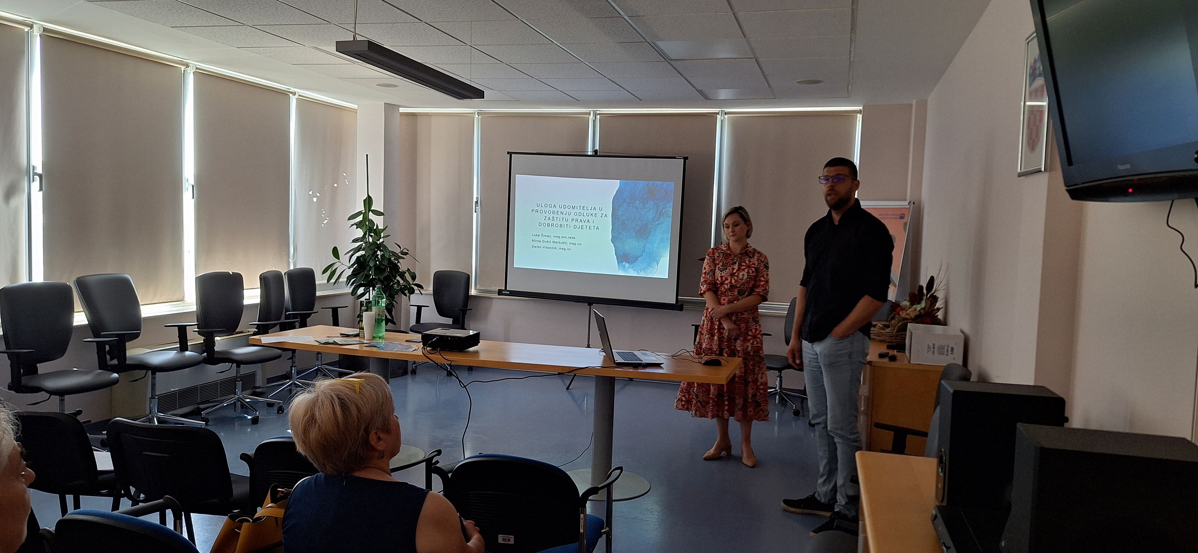 Područni ured Koprivnica organizirao stručni skup i okrugli stol u povodu Nacionalnog dana udomiteljstva