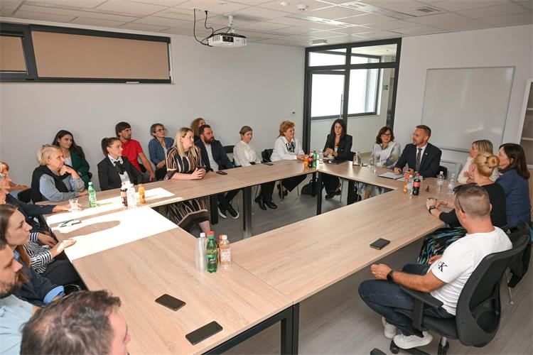 Radni sastanak s ministrom Marinom Piletićem i obilazak novih prostora u Sinju i Imotskom